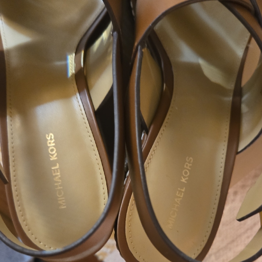 NWT Michael Kors Tan Wedge Sandals 8 - Picture 7 of 9